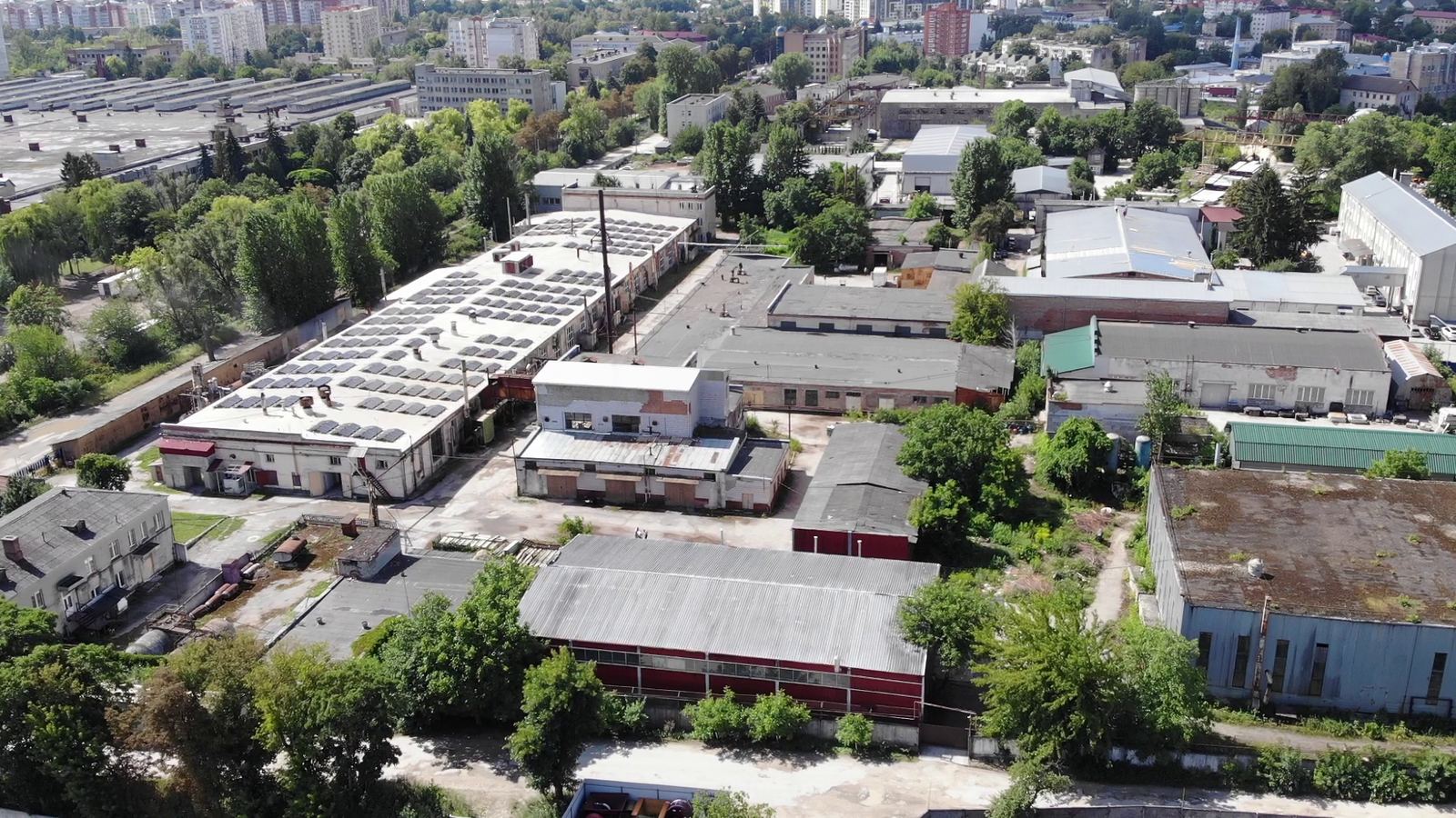 Вигляд з повітря на майданчик у міській промисловій зоні